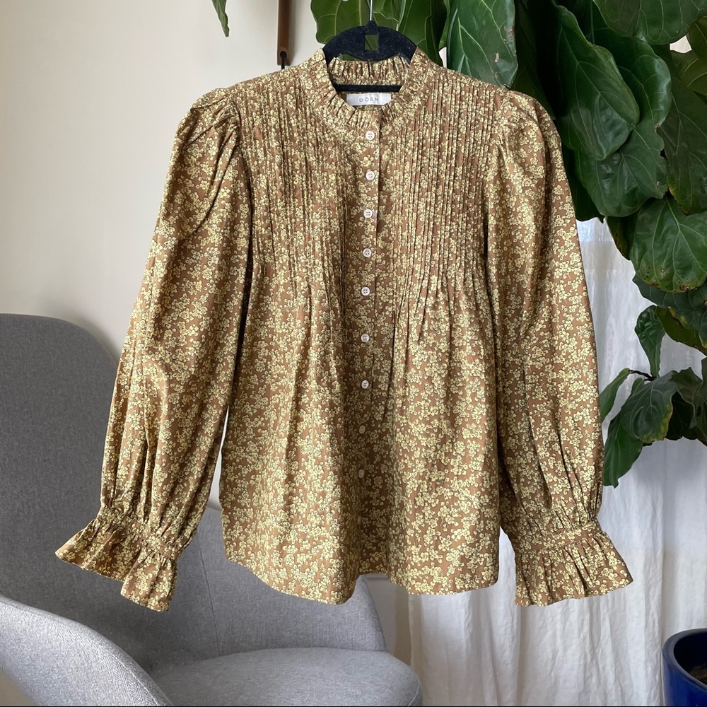 Doen Floral Blouse in Olive and Cream - Picture 2 of 8
